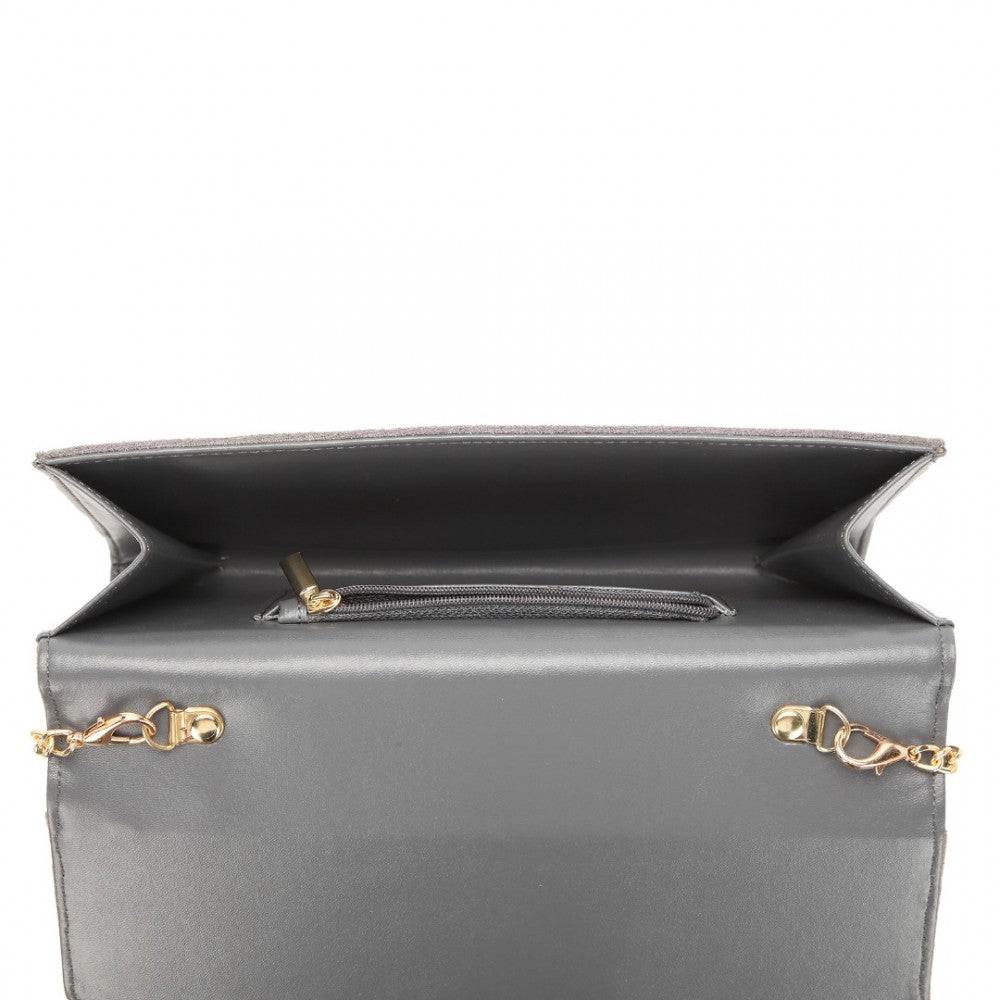 CHEVRON ENVELOPE CLUTCH