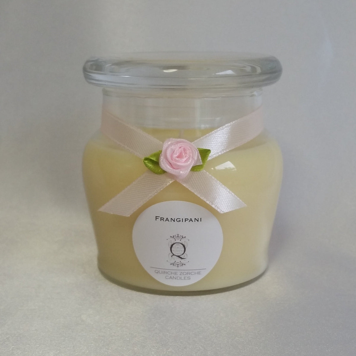 quirche zorche candles, scented candle, fragrant candle, wick, candle, glass jar candle, glass jar, one wick candle, candle fragrance, home fragrance, fragrance, décor, frangipani, white candle, white, natural