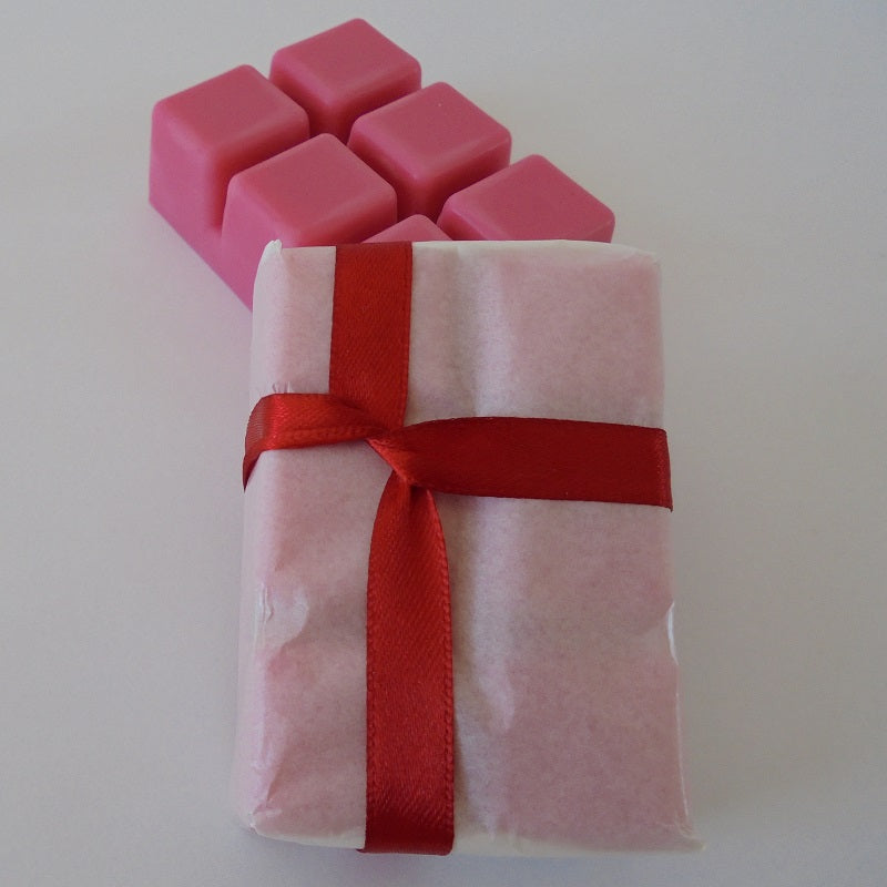 quirche zorche candles, scented wax, scented melt, fragrant wax, fragrant melt, wick, wax, melt, wax melts, wax fragrance, home fragrance, decor, fragrance, oil burner, strawberry, red, pink