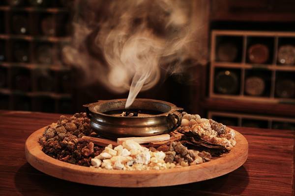 quirche zorche candles, scented wax, scented melt, fragrant wax, fragrant melt, wick, wax, melt, wax melts, wax fragrance, home fragrance, decor, fragrance, oil burner, white, natural, frankincense, myrrh, seashells